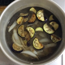 ごま油で美味しい 茄子と玉ねぎの味噌汁 レシピ 作り方 By ハトリーナ 楽天レシピ ごま油で美味しい 茄子と玉ねぎの味噌汁 レシピ 作り方 By ハトリーナ 楽天レシピ
